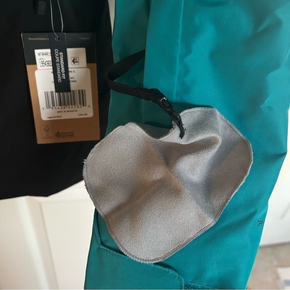 THE NORTH FACE Garner Triclimate Ski Jacket in Enamel Blue/TNF Black/Enamel Blue - Picture 11 of 16